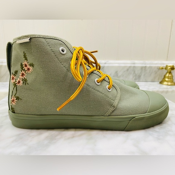 NWT BANGS Green Canvas Sneakers with Yellow Laces Size 8.5 - Picture 14 of 16